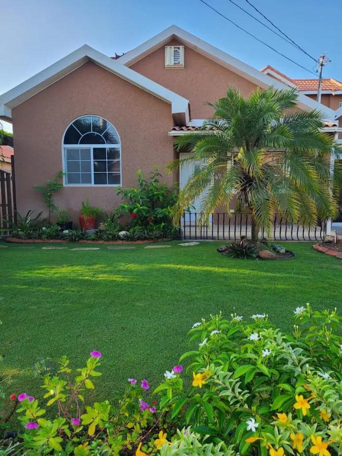 Caribbean Estates, 10 Mins From The Beach, Beautiful Gated Community Portmore Exteriör bild