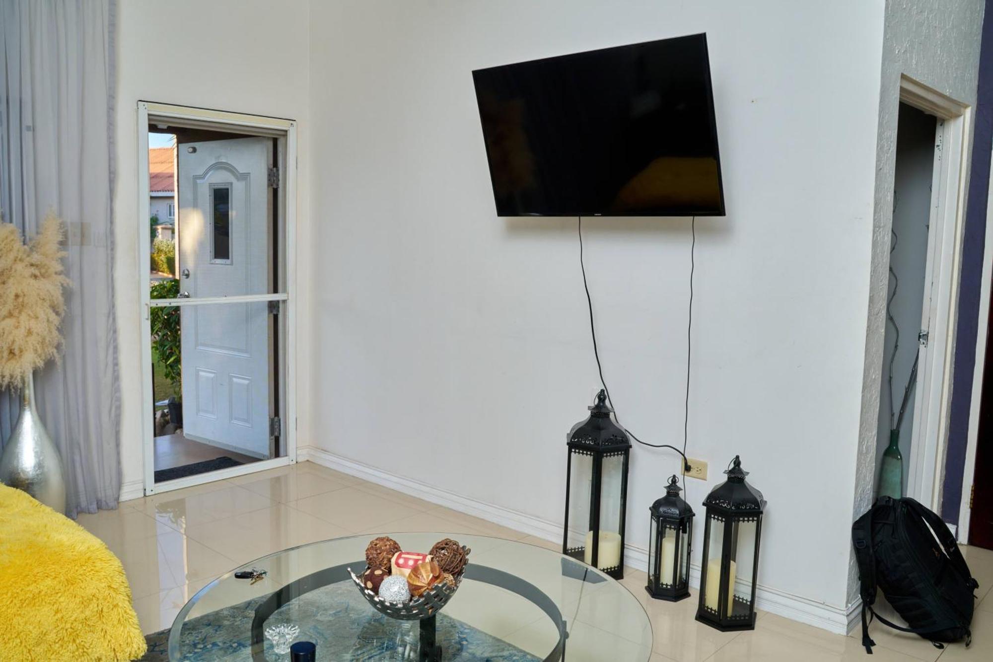 Caribbean Estates, 10 Mins From The Beach, Beautiful Gated Community Portmore Exteriör bild